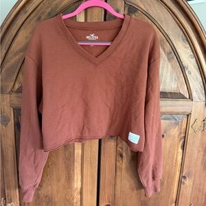Hollister Women's Cropped V-Neck Sweatshirt in Rust
